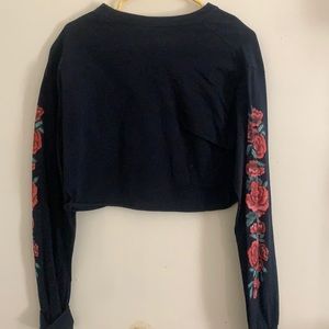 black rose sleeve crop top